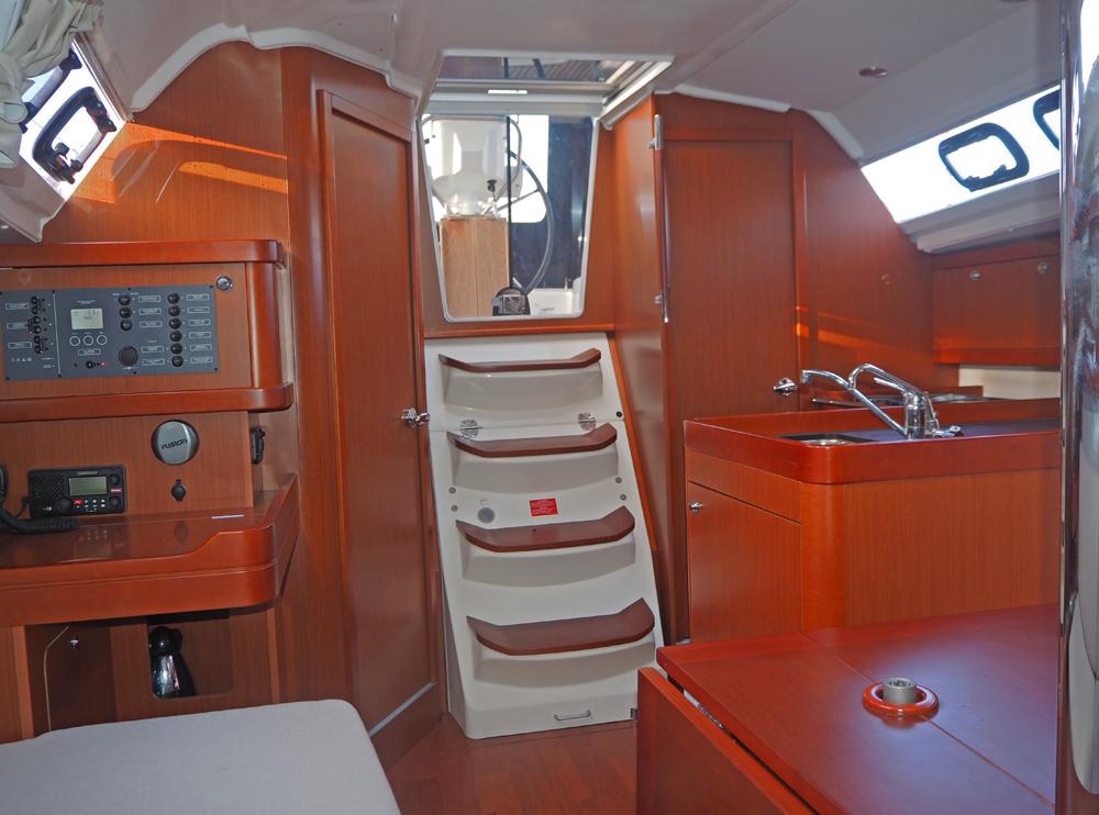 Saloon, Accommodation